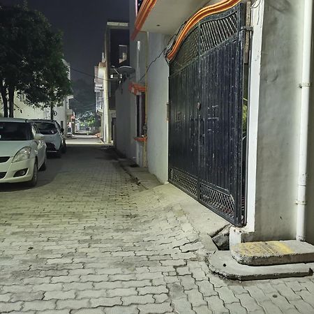Girija Shail Bhavan Ayodhya Buitenkant foto
