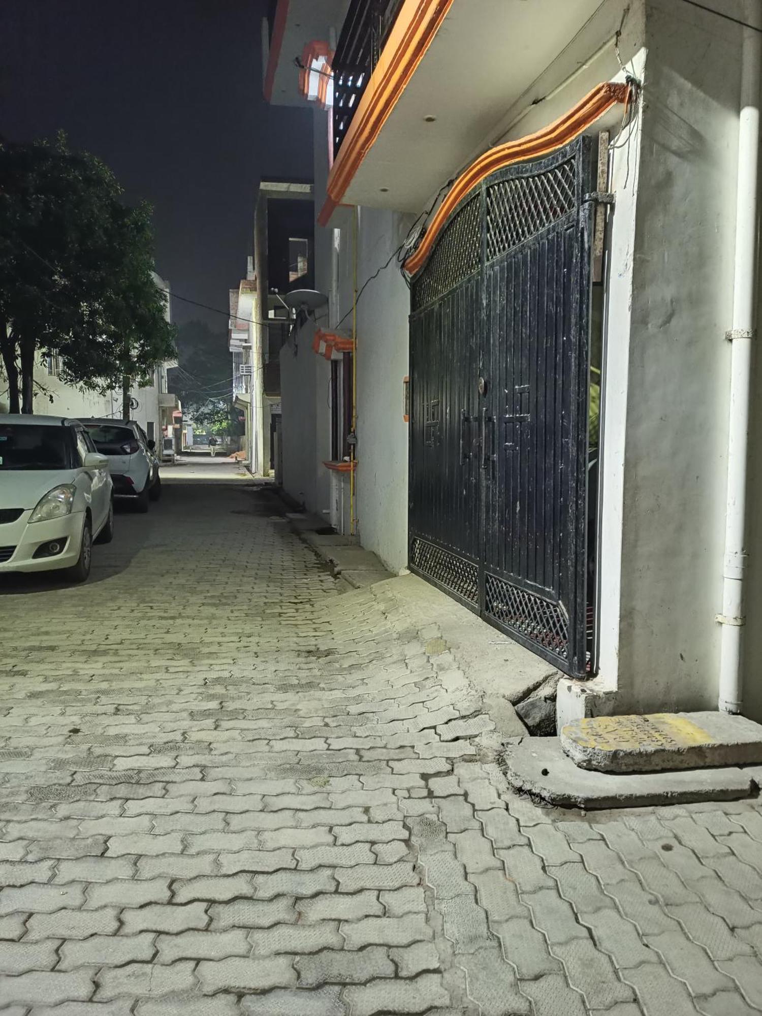 Girija Shail Bhavan Ayodhya Buitenkant foto